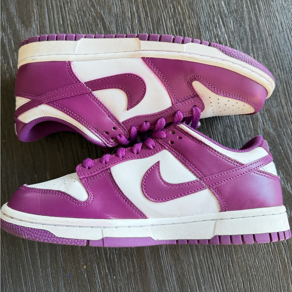 Nike Kids Sneakers in Purple and White